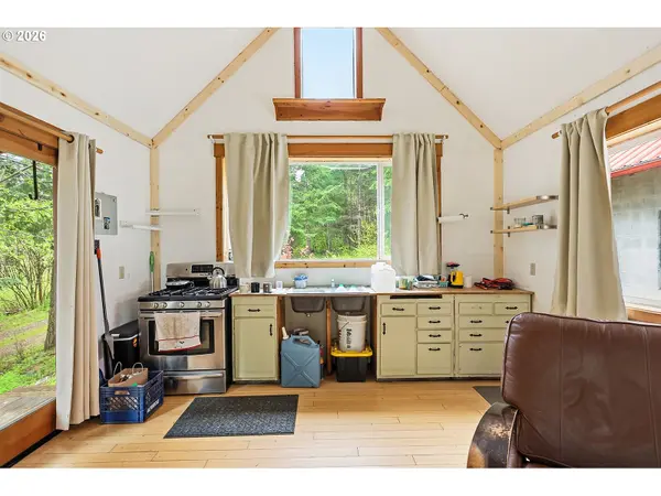 565 CANYON RD, Lyle, WA 98635