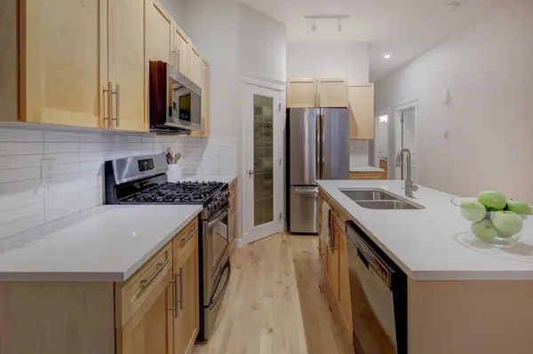 57 Discovery Ridge HL SW, Calgary, AB T3H 4Y5