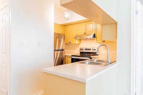 230 Queens Quay W #918, Toronto C01, ON M5J 2Y7