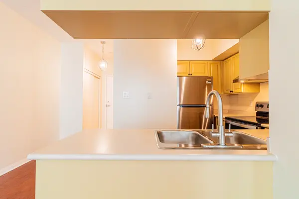 230 Queens Quay W #918, Toronto C01, ON M5J 2Y7