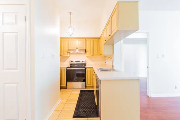 230 Queens Quay W #918, Toronto C01, ON M5J 2Y7