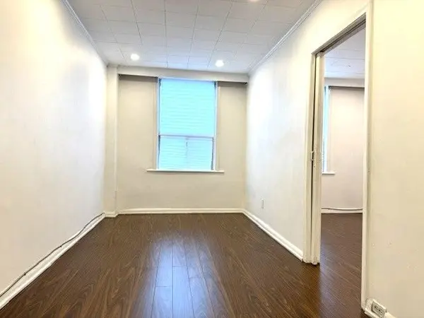 660 1/2 Bloor ST W, Toronto C02, ON M6G 1K9