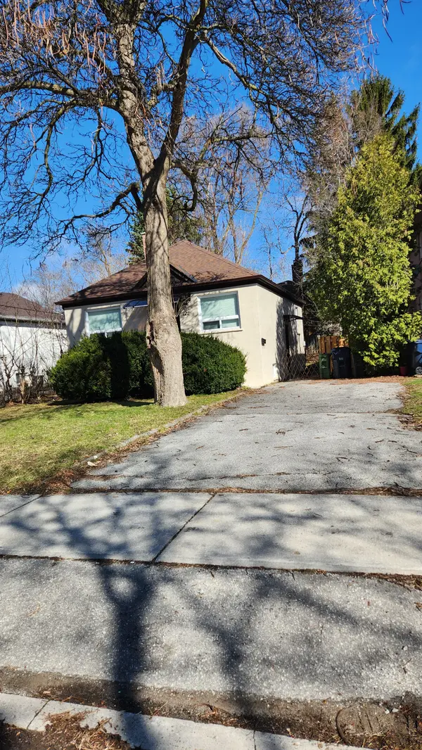 126 Olive AVE, Toronto C14, ON M2N 4P1