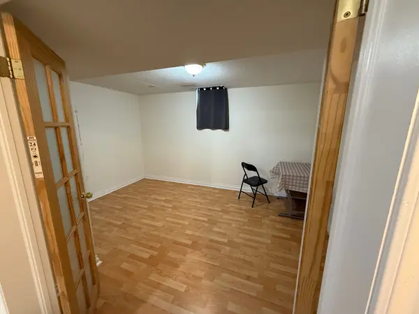 27 Bobolink AVE #LOWER, Toronto E11, ON M1X 1Y6