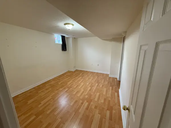 27 Bobolink AVE #LOWER, Toronto E11, ON M1X 1Y6