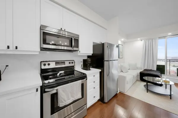 24 Woodstream BLVD #606, Vaughan, ON L4L 8C4