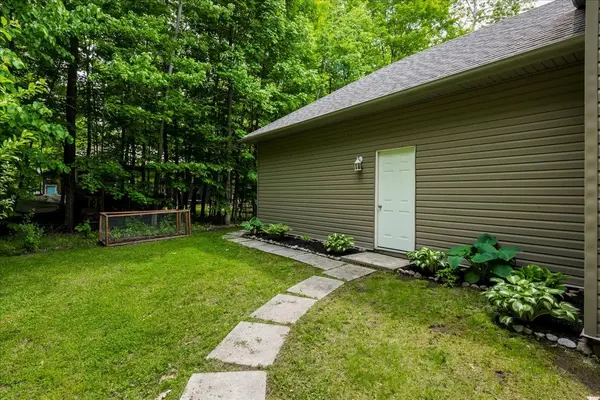 79 Forest CIR, Tiny, ON L9M 0H4