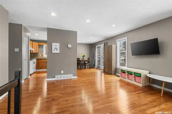 918 East BAY, Regina, SK S4N 6W6