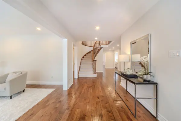 1104 Ambercroft LN, Oakville, ON L6M 1Z2