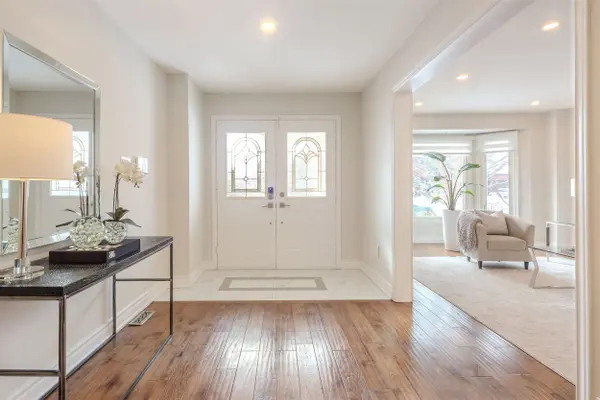 1104 Ambercroft LN, Oakville, ON L6M 1Z2