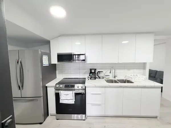 25 Duffield RD E #Lower, Toronto W09, ON M9P 3C8