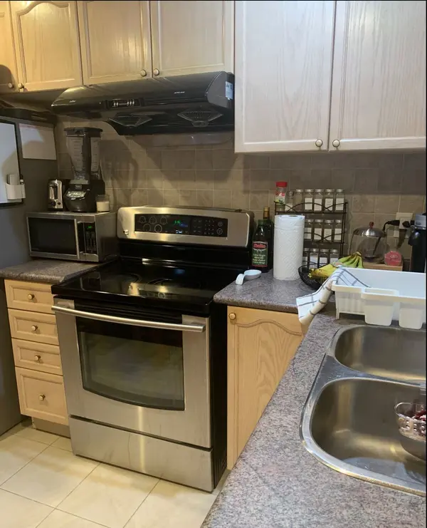 904 Drysdale DR, Mississauga, ON L5V 1X6