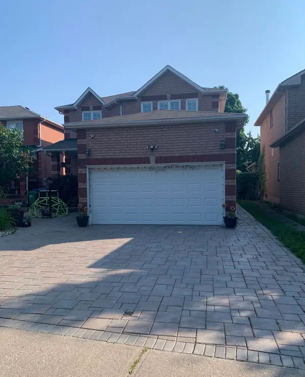 904 Drysdale DR, Mississauga, ON L5V 1X6