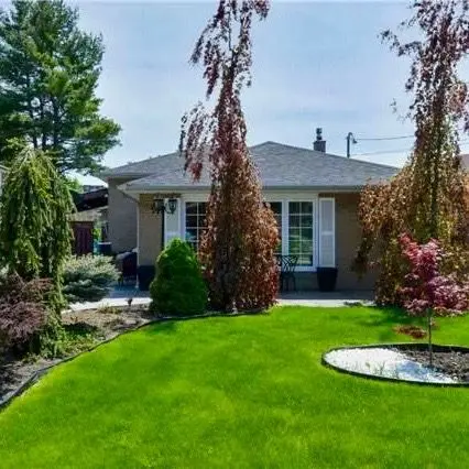 9 Del Ria DR, Toronto W04, ON M6L 1L9