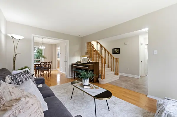 222 Riverview ST, Oakville, ON L6L 5W3