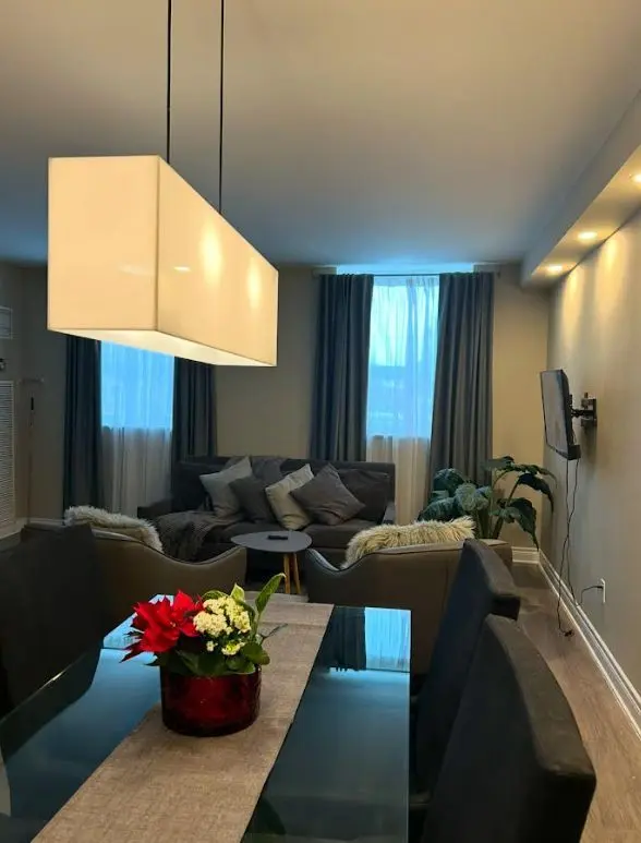 4 Lisa ST #103, Brampton, ON L6T 4B6