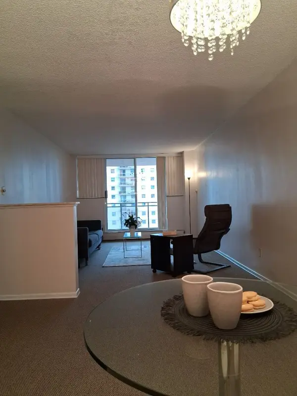 975 Warwick CT #605, Burlington, ON L7T 3Z7