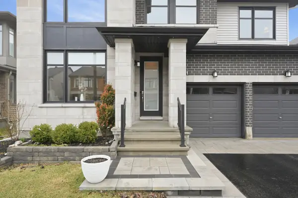 211 Cooks Mill CRES, Blossom Park - Airport And Area, ON K1V 2N1