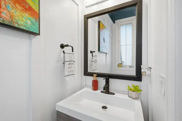 37 FAIRGROUNDS DR, Hamilton, ON L0R 1C0