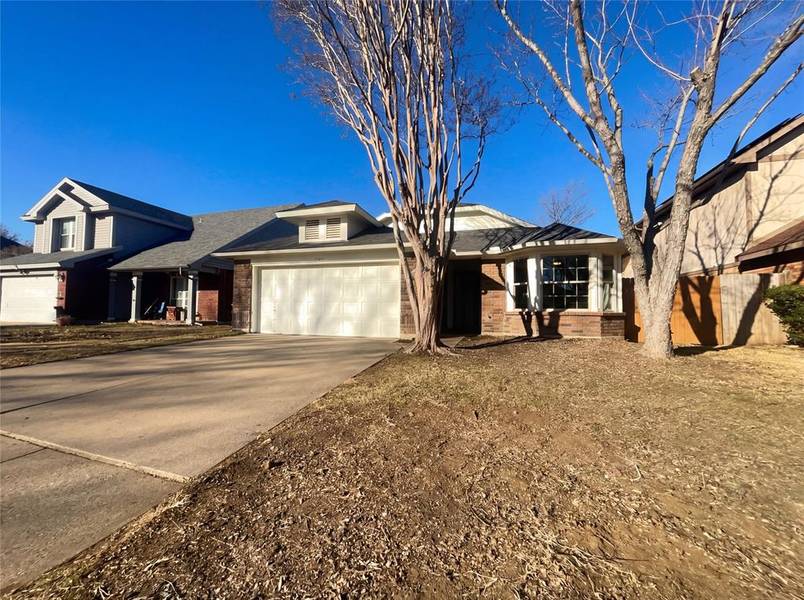 2108 Woodland Oaks Drive, Arlington, TX 76013