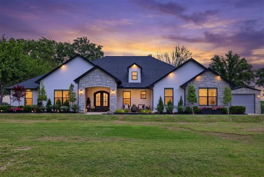 2044 Canyon Lake Road, Wills Point, TX 75169