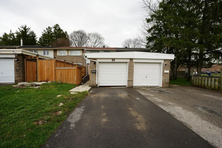 8 Ralgreen CRES, Kitchener, ON N2M 1T9
