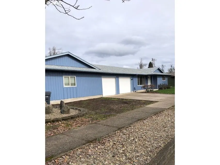 1152 1154 T ST, Springfield, OR 97477