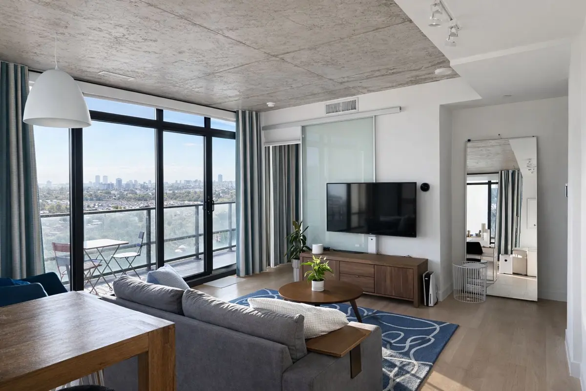 111 Bathurst ST #1502, Toronto C01, ON M5V 0M9