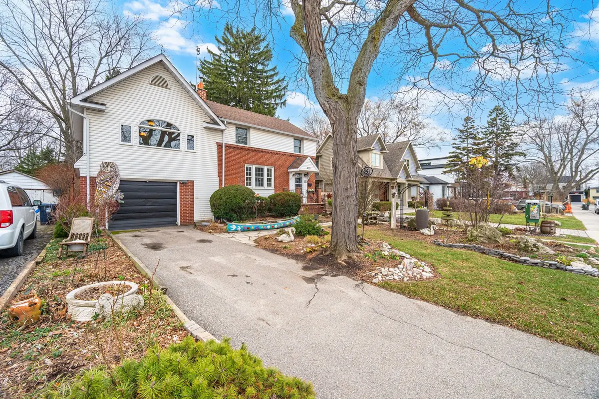 15 Twenty-Seventh ST, Toronto W06, ON M8W 2X2