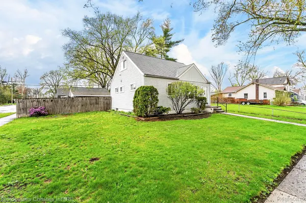 26605 Rialto ST, Madison Heights, MI 48071