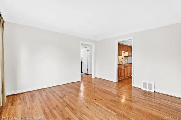 26605 Rialto ST, Madison Heights, MI 48071