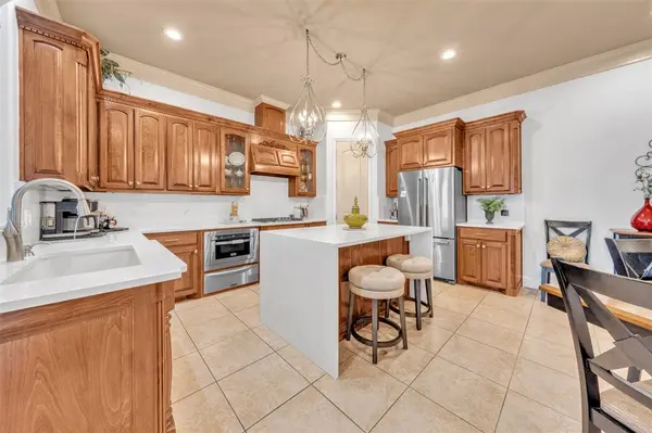 2400 Vineyard Drive, Granbury, TX 76048