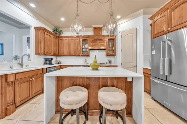 2400 Vineyard Drive, Granbury, TX 76048