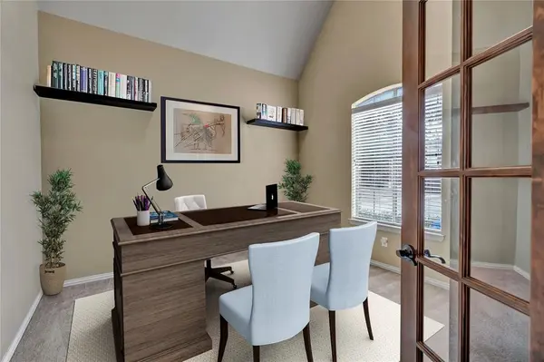 716 Crestridge Circle, Euless, TX 76040