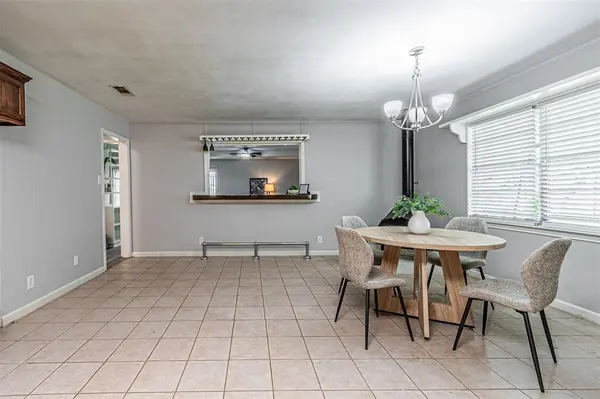 1612 Warren Lane, Fort Worth, TX 76112