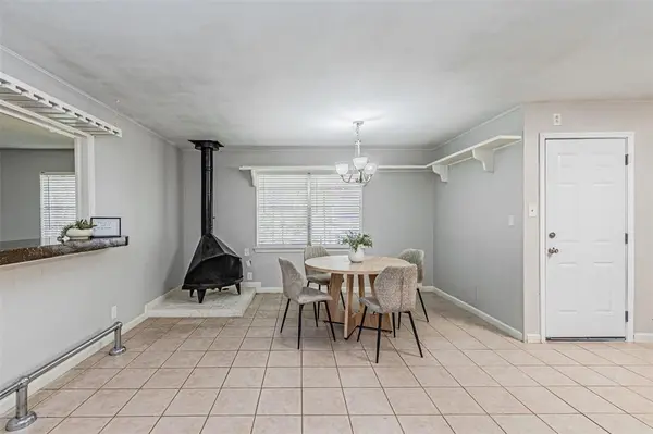 1612 Warren Lane, Fort Worth, TX 76112