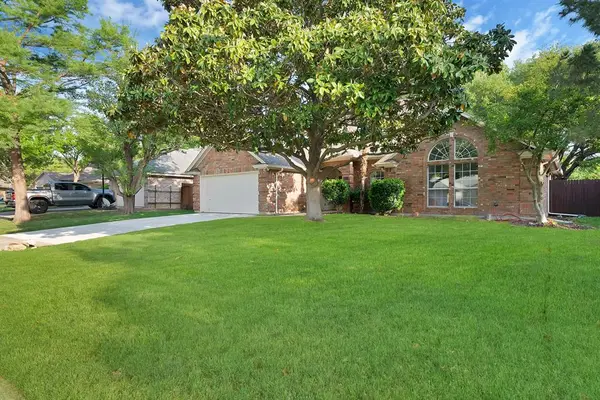 1213 Concho Drive, Benbrook, TX 76126