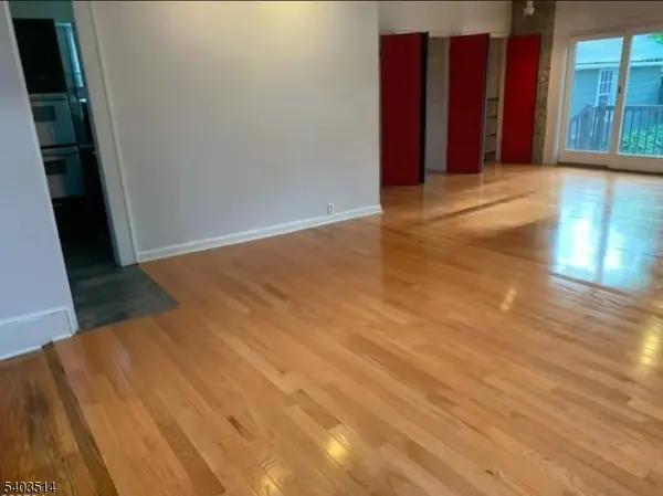 525 Wyoming Ave, Millburn Twp., NJ 07041