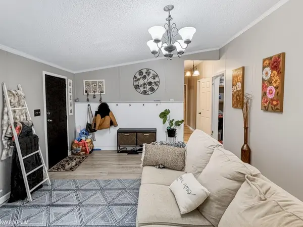 3606 Pinoak ST, Clarkston, MI 48348