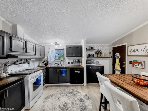 3606 Pinoak ST, Clarkston, MI 48348