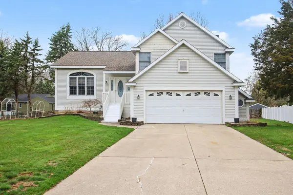 477 Pine Wood CT, Holland Twp, MI 49424