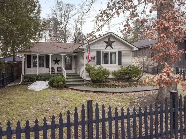 207 Birchwood AVE, Traverse City, MI 49685