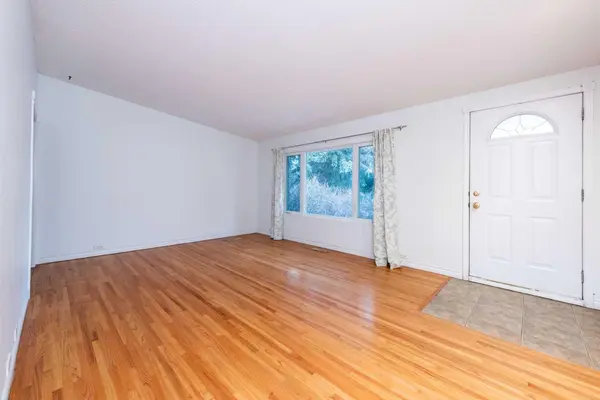 4628 Verona DR NW, Calgary, AB T3A 0P4