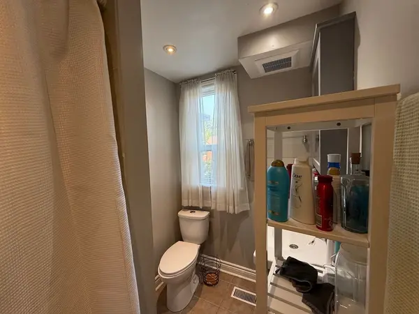 263 Grace ST #2nd Floor, Toronto C01, ON M6G 3A7