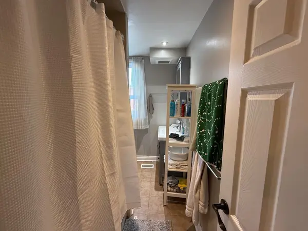 263 Grace ST #2nd Floor, Toronto C01, ON M6G 3A7