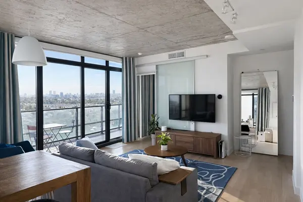 111 Bathurst ST #1502, Toronto C01, ON M5V 0M9