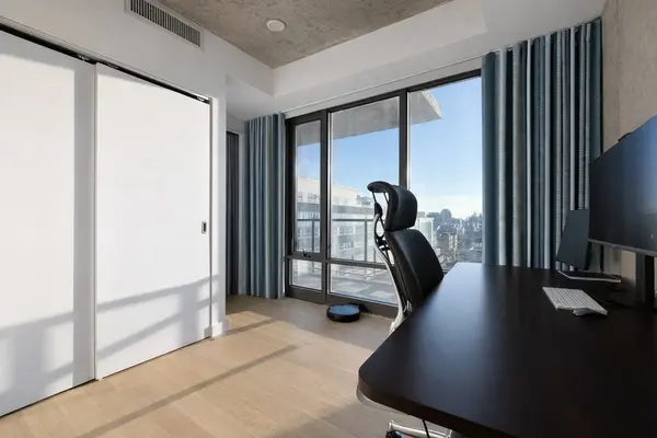 111 Bathurst ST #1502, Toronto C01, ON M5V 0M9