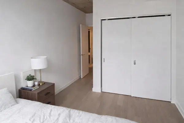 111 Bathurst ST #1502, Toronto C01, ON M5V 0M9