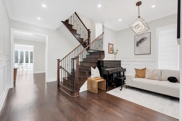 9 Mario AVE, Markham, ON L6C 0X8