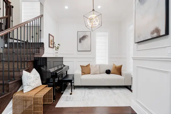 9 Mario AVE, Markham, ON L6C 0X8